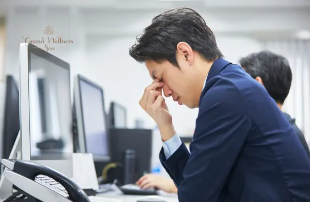 Therapist performing Deep tissue massage – Deep tissue massage pain or pleasure session.